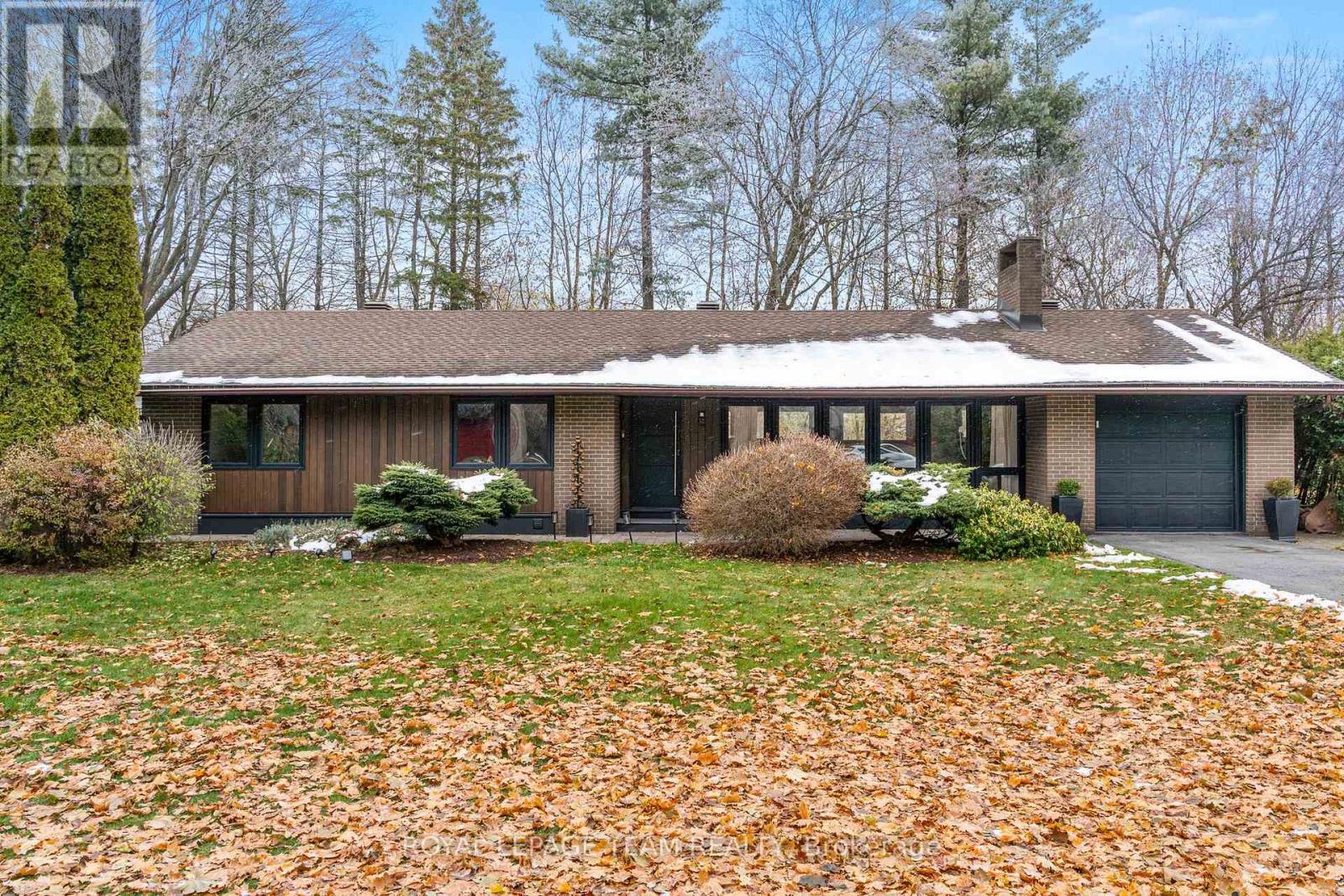 15 LEACOCK DRIVE, Ottawa, Ontario