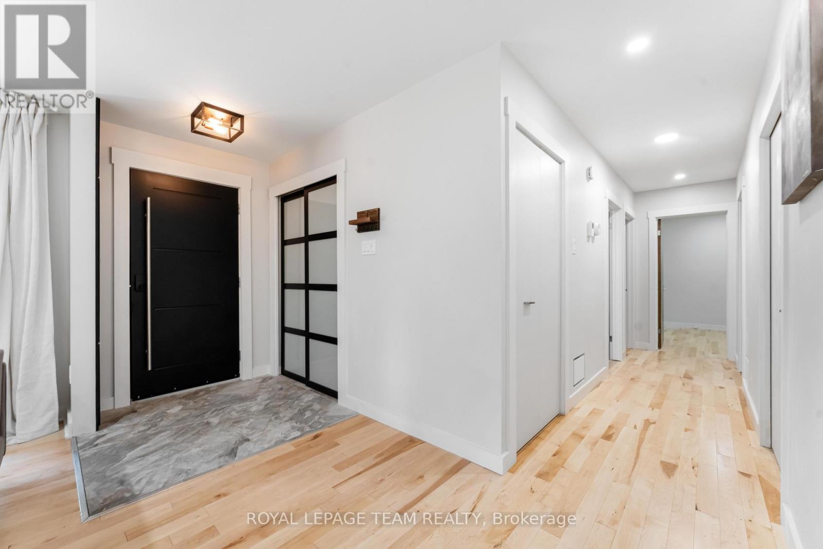 15 Leacock Drive, Ottawa, Ontario K2K 1R6 - Photo 4 - X12587334