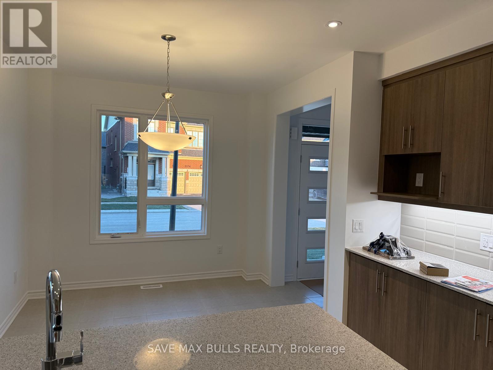 1356 Glamorgan Manor, Pickering, Ontario  L1X 0N1 - Photo 7 - E12587332