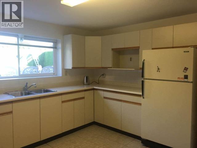 951 Everett Crescent, Burnaby, British Columbia  V5A 2N6 - Photo 3 - R3070402