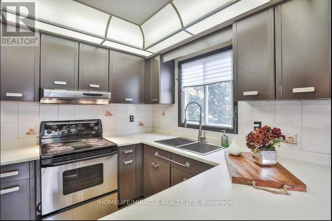 174 Torrance Woods, Brampton, Ontario  L6Y 4K1 - Photo 9 - W12587322