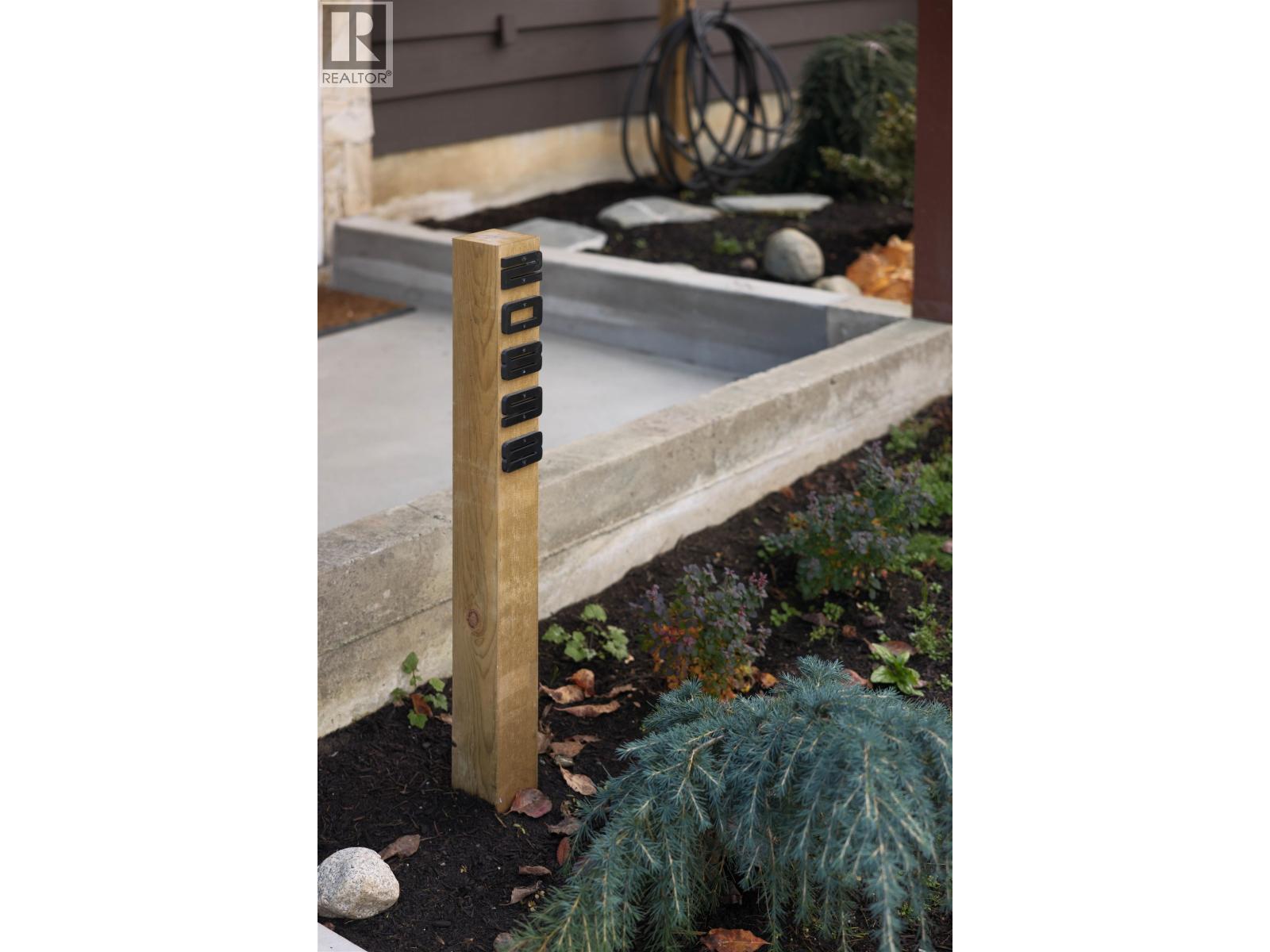 20898 125 Avenue, Maple Ridge, British Columbia  V4R 2M7 - Photo 3 - R3068882