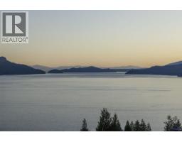 350 KELVIN GROVE WAY, Lions Bay, British Columbia