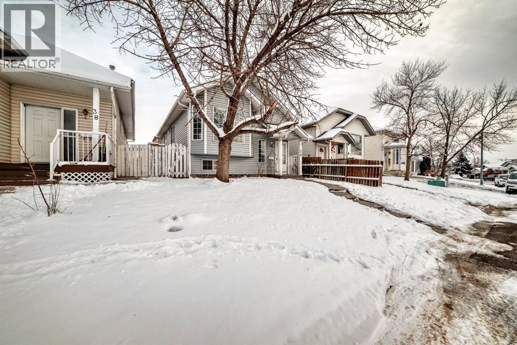 34 Erin Meadows Close Se, Calgary, Alberta  T2B 3E4 - Photo 3 - A2273056