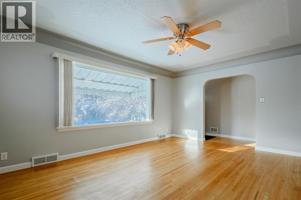 1126 8 Street Se, Calgary, Alberta  T2G 2Z7 - Photo 4 - A2273166