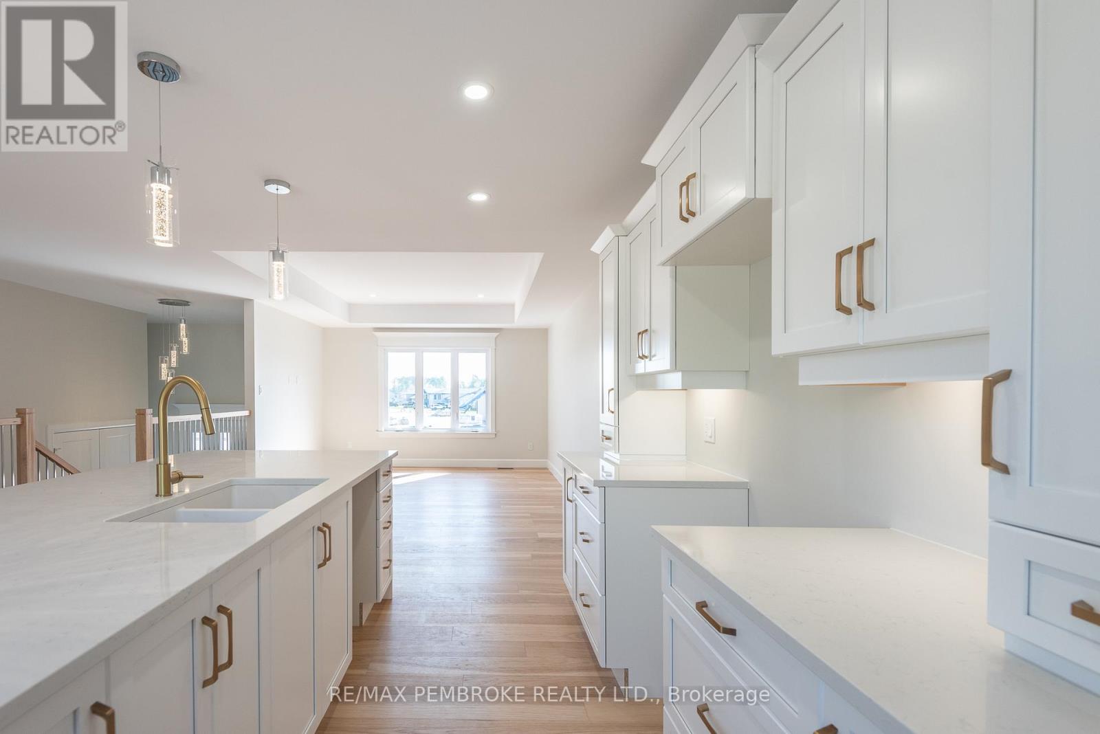 14 Jade Avenue, Petawawa, Ontario  K8H 0E5 - Photo 13 - X12587372