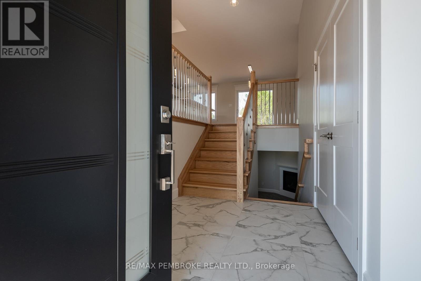 14 Jade Avenue, Petawawa, Ontario  K8H 0E5 - Photo 2 - X12587372