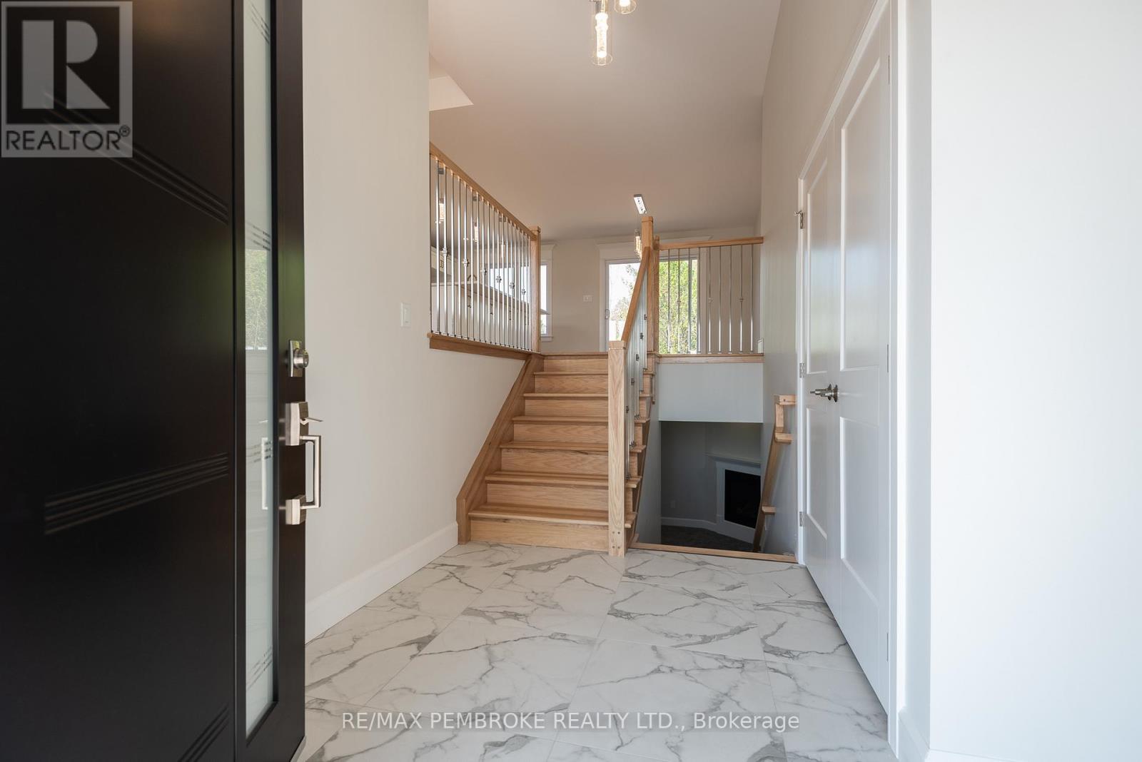 14 Jade Avenue, Petawawa, Ontario  K8H 0E5 - Photo 3 - X12587372