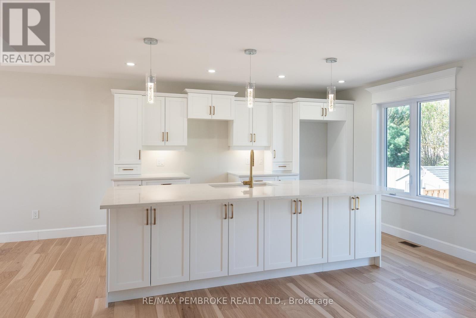 14 Jade Avenue, Petawawa, Ontario  K8H 0E5 - Photo 7 - X12587372