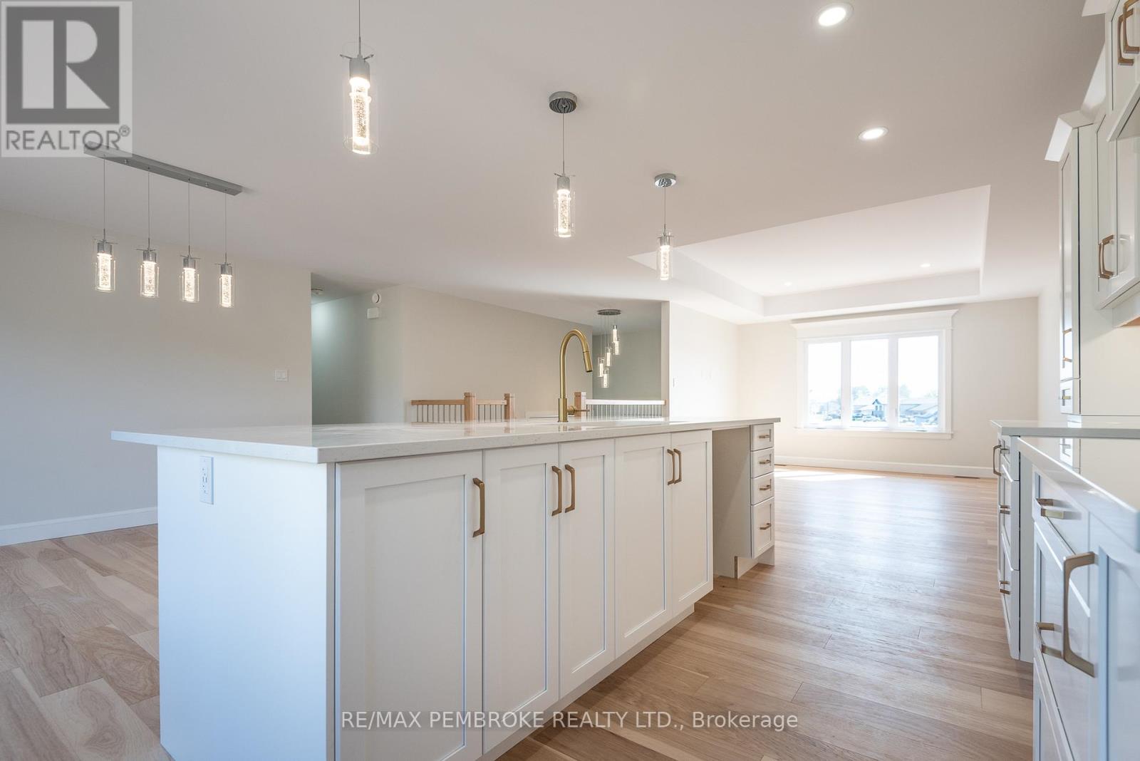 14 Jade Avenue, Petawawa, Ontario  K8H 0E5 - Photo 8 - X12587372