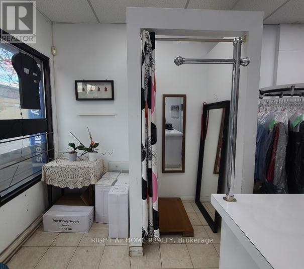 2207 Gerrard Street E, Toronto, Ontario  M4E 2C8 - Photo 5 - E12583978