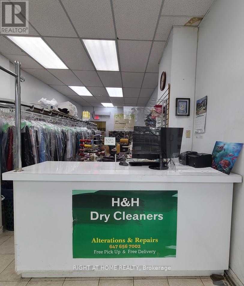 2207 Gerrard Street E, Toronto, Ontario  M4E 2C8 - Photo 3 - E12583978