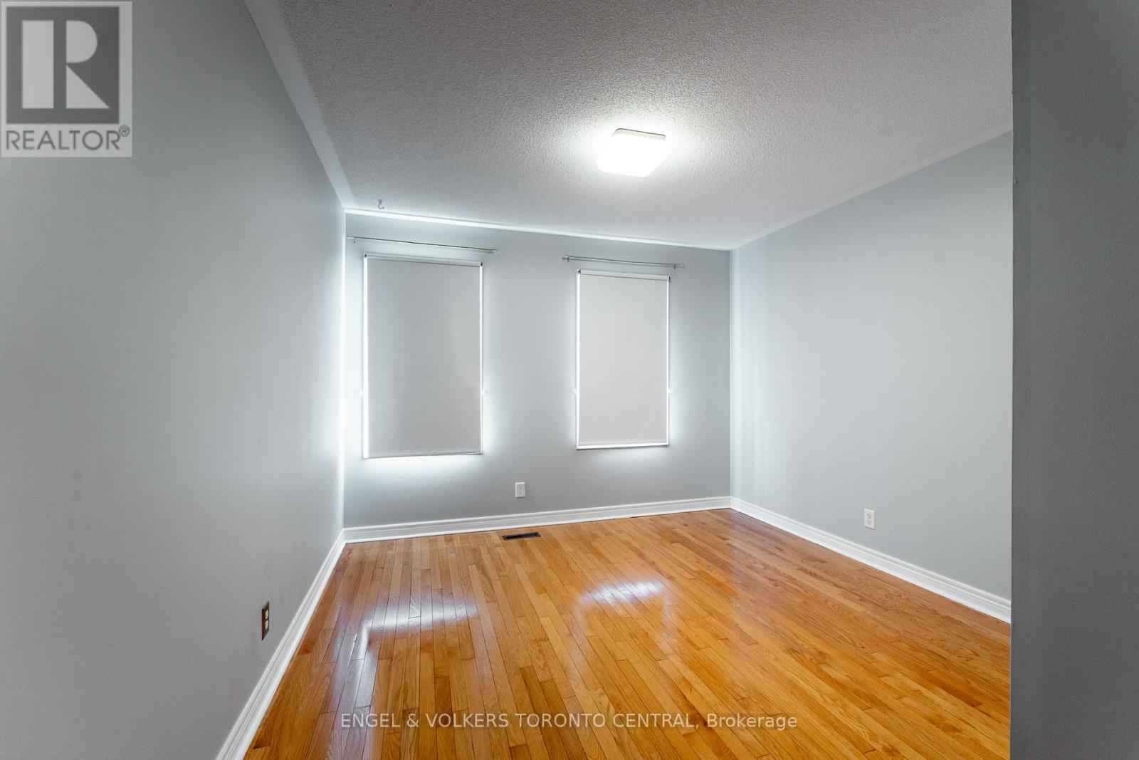 22 Donald Sim Avenue, Markham, Ontario  L6B 1B6 - Photo 17 - N12439216