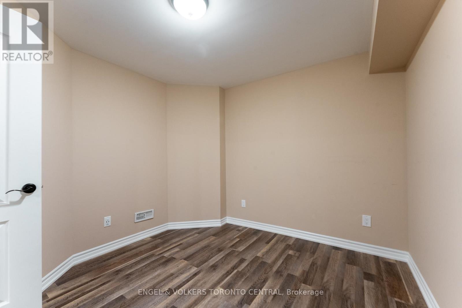 22 Donald Sim Avenue, Markham, Ontario  L6B 1B6 - Photo 27 - N12439216