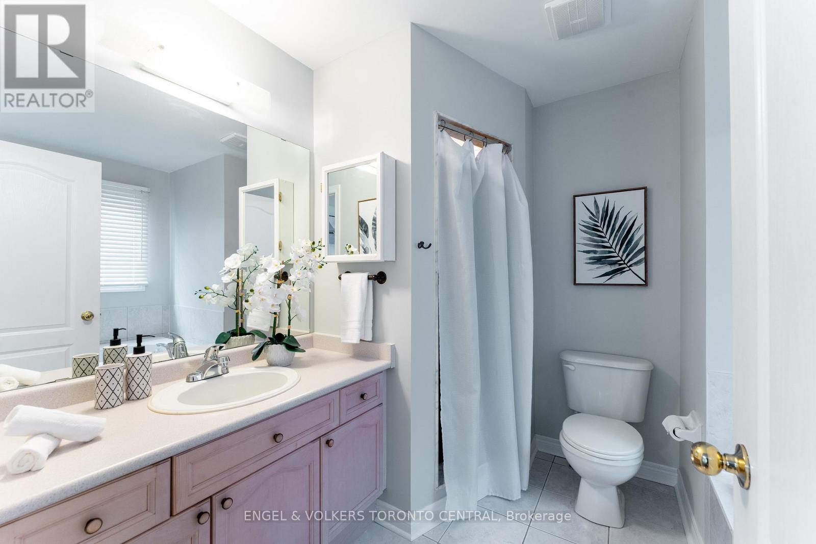 22 Donald Sim Avenue, Markham, Ontario  L6B 1B6 - Photo 16 - N12439216