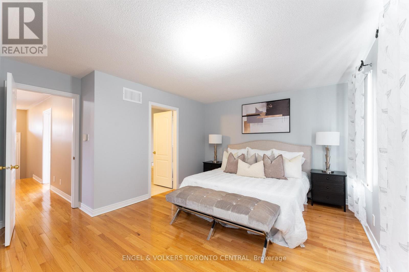 22 Donald Sim Avenue, Markham, Ontario  L6B 1B6 - Photo 14 - N12439216