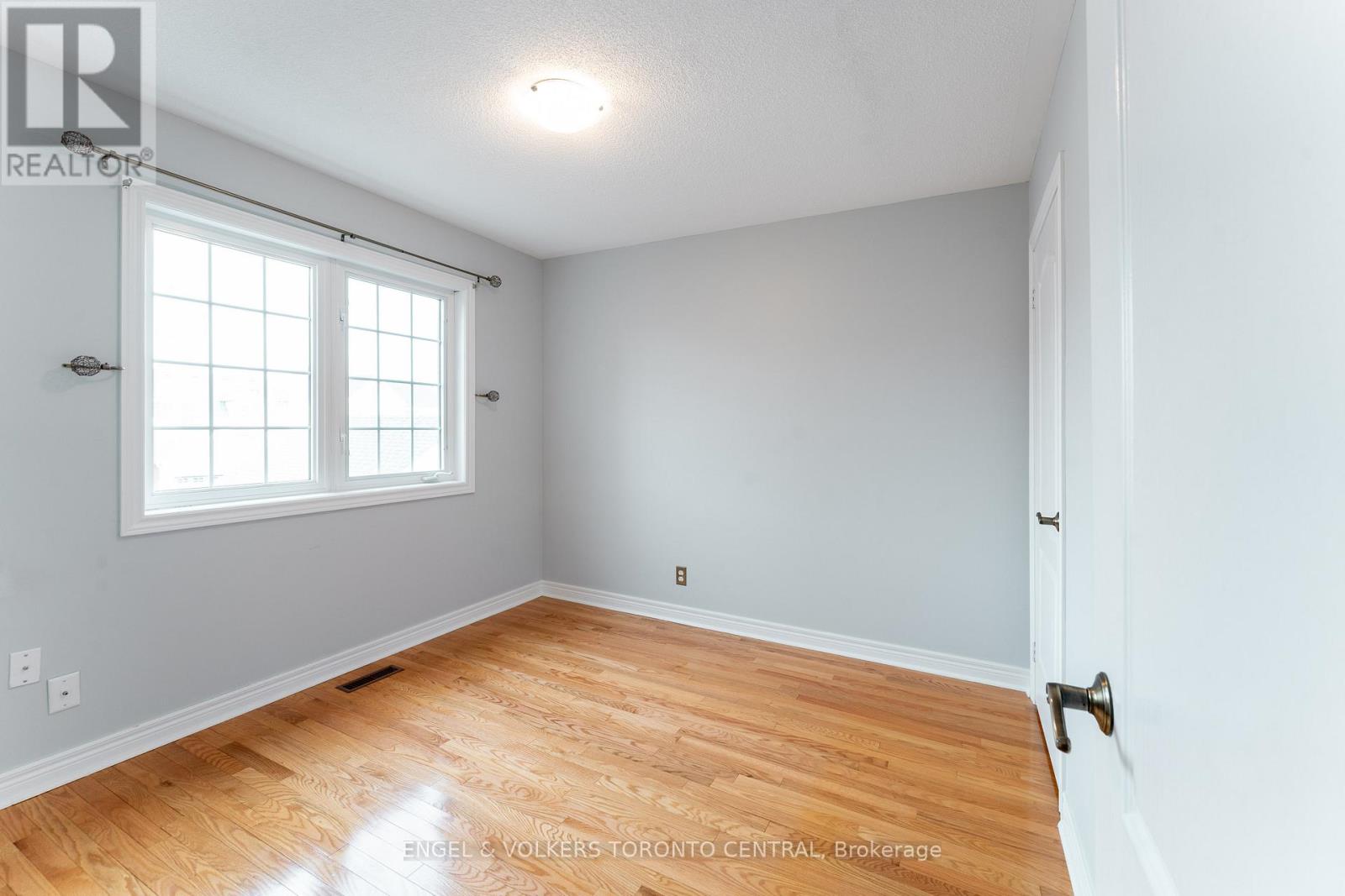 22 Donald Sim Avenue, Markham, Ontario  L6B 1B6 - Photo 21 - N12439216