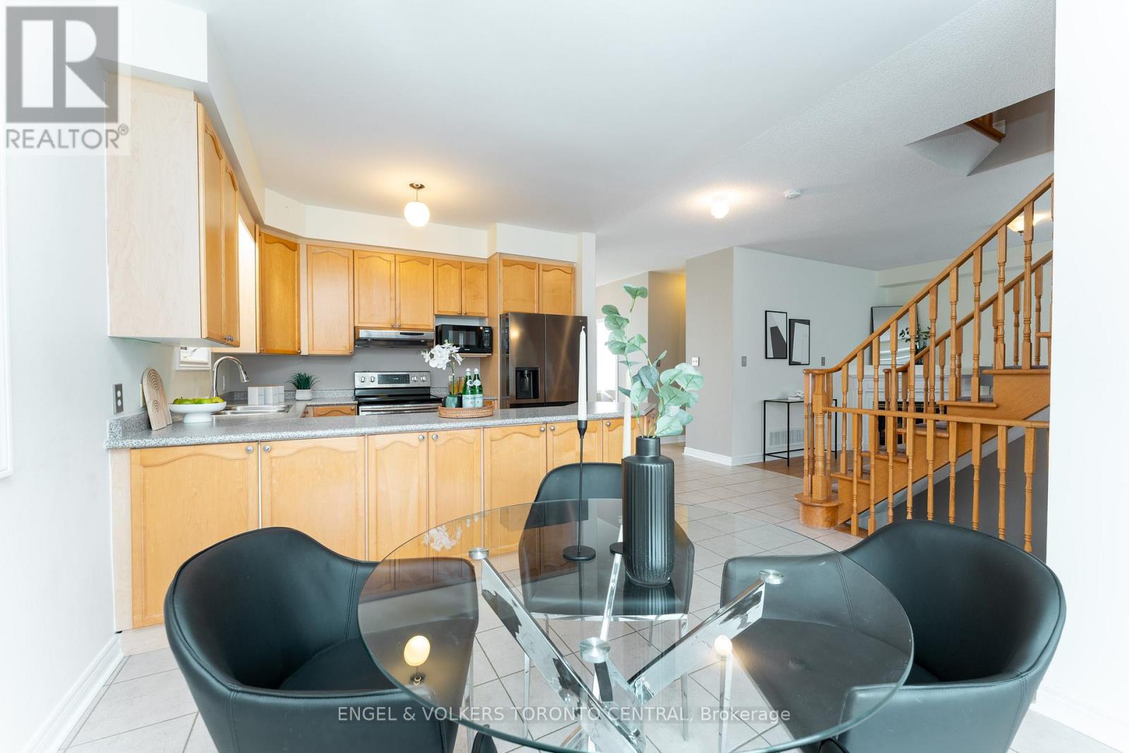 22 Donald Sim Avenue, Markham, Ontario  L6B 1B6 - Photo 8 - N12439216