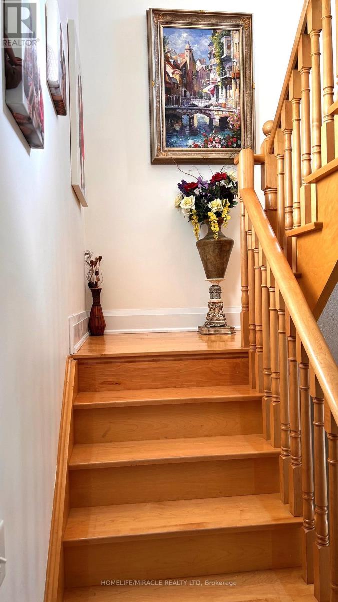 62 Vitlor Drive, Richmond Hill, Ontario  L4E 4P9 - Photo 12 - N12587080