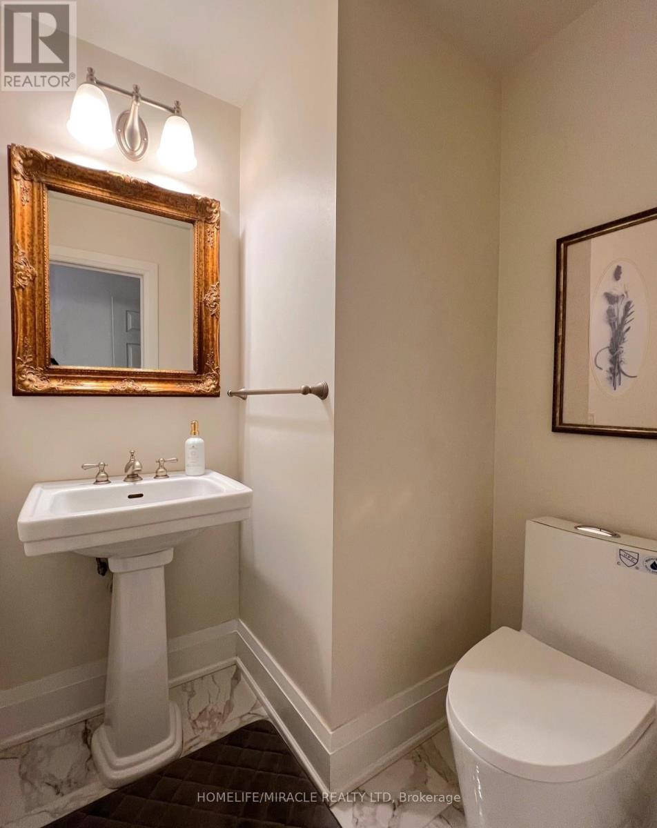 62 Vitlor Drive, Richmond Hill, Ontario  L4E 4P9 - Photo 10 - N12587080