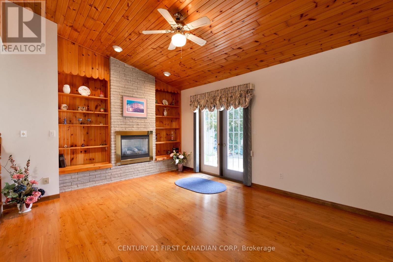 196 Hull Road, Strathroy-Caradoc, Ontario  N7G 3P2 - Photo 13 - X12376593