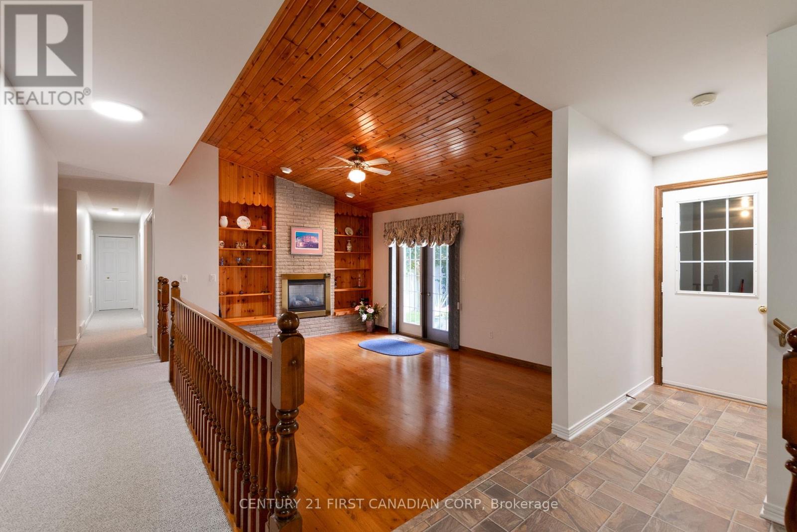 196 Hull Road, Strathroy-Caradoc, Ontario  N7G 3P2 - Photo 12 - X12376593