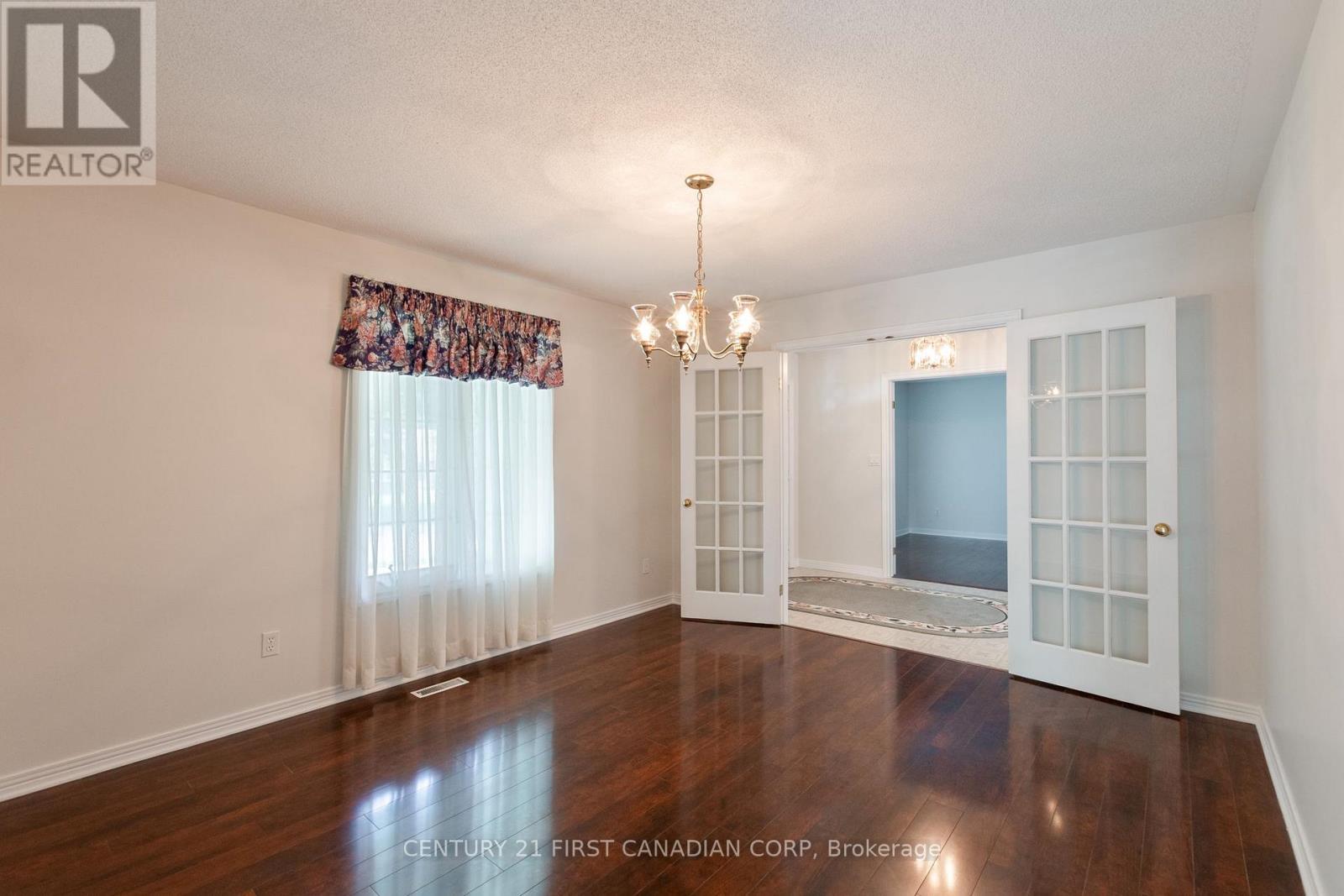 196 Hull Road, Strathroy-Caradoc, Ontario  N7G 3P2 - Photo 11 - X12376593