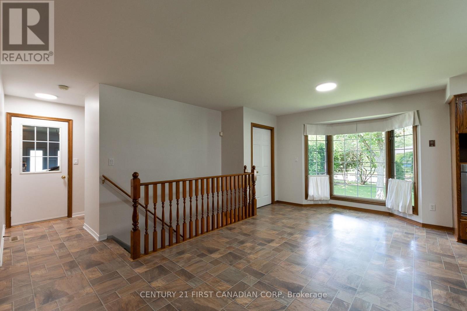 196 Hull Road, Strathroy-Caradoc, Ontario  N7G 3P2 - Photo 21 - X12376593