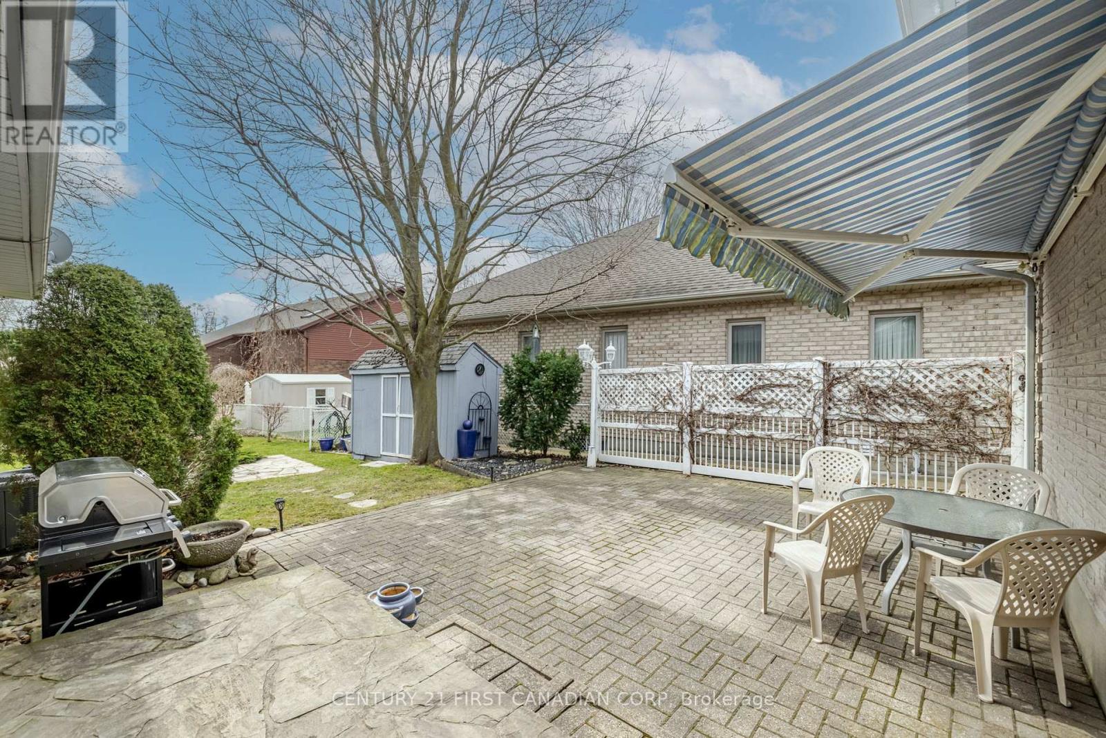 196 Hull Road, Strathroy-Caradoc, Ontario  N7G 3P2 - Photo 2 - X12376593