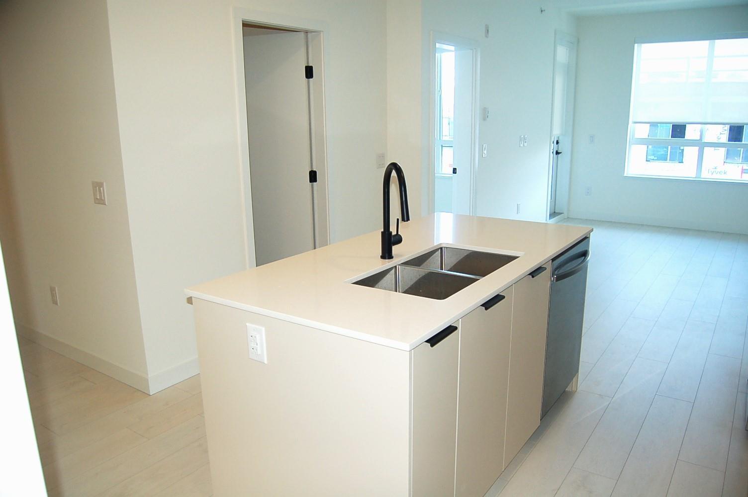 611 13439 94a Avenue, Surrey, British Columbia V3V 0G9 - Photo 3 - R3051115