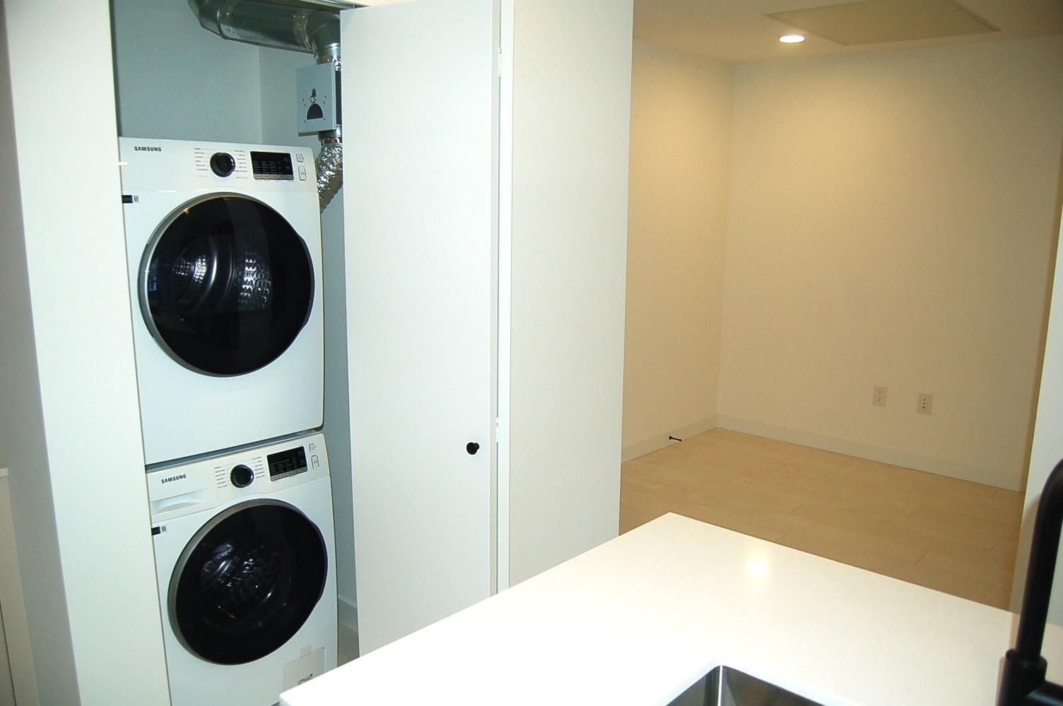 611 13439 94a Avenue, Surrey, British Columbia V3V 0G9 - Photo 9 - R3051115