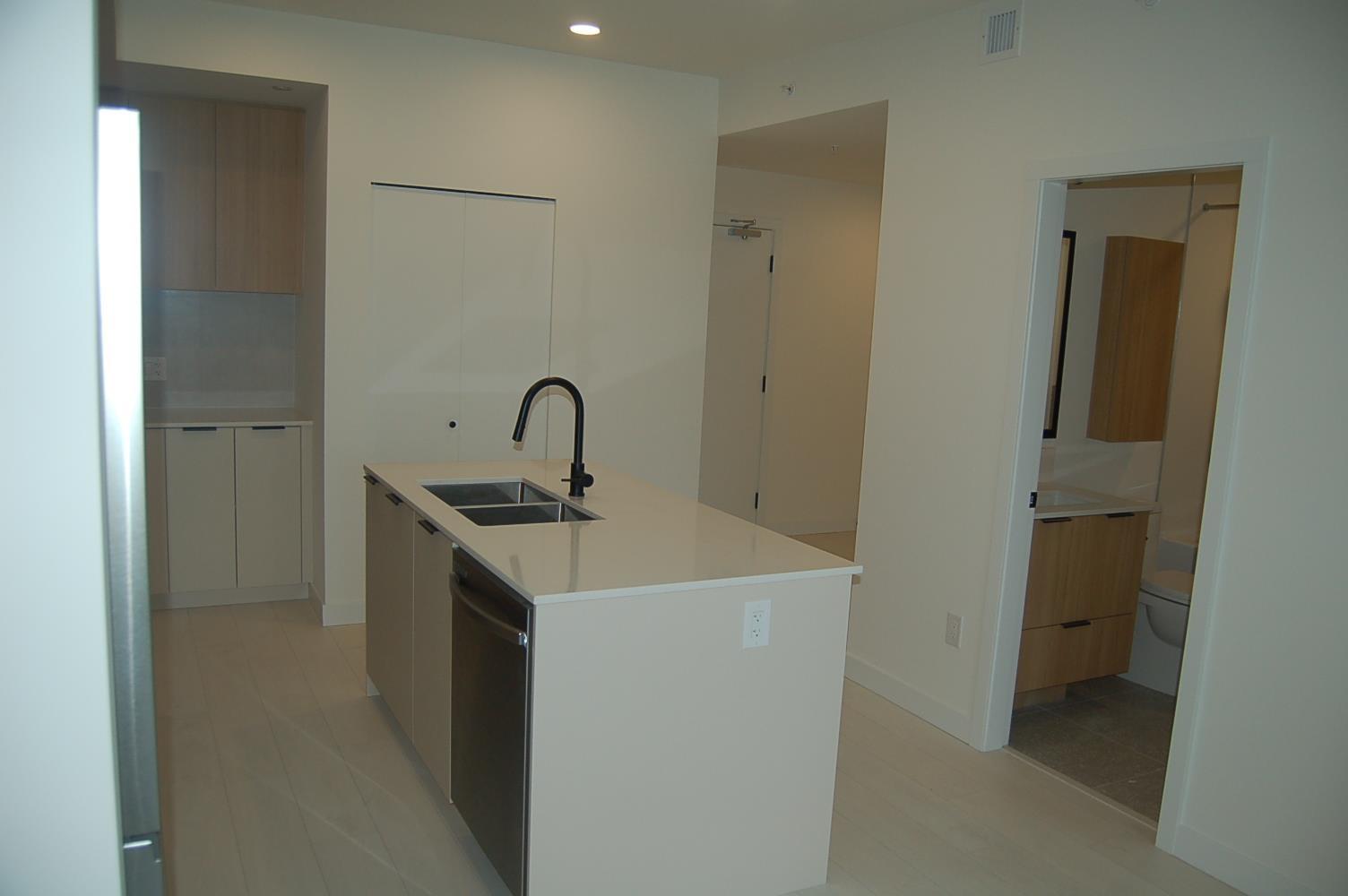 611 13439 94a Avenue, Surrey, British Columbia V3V 0G9 - Photo 6 - R3051115