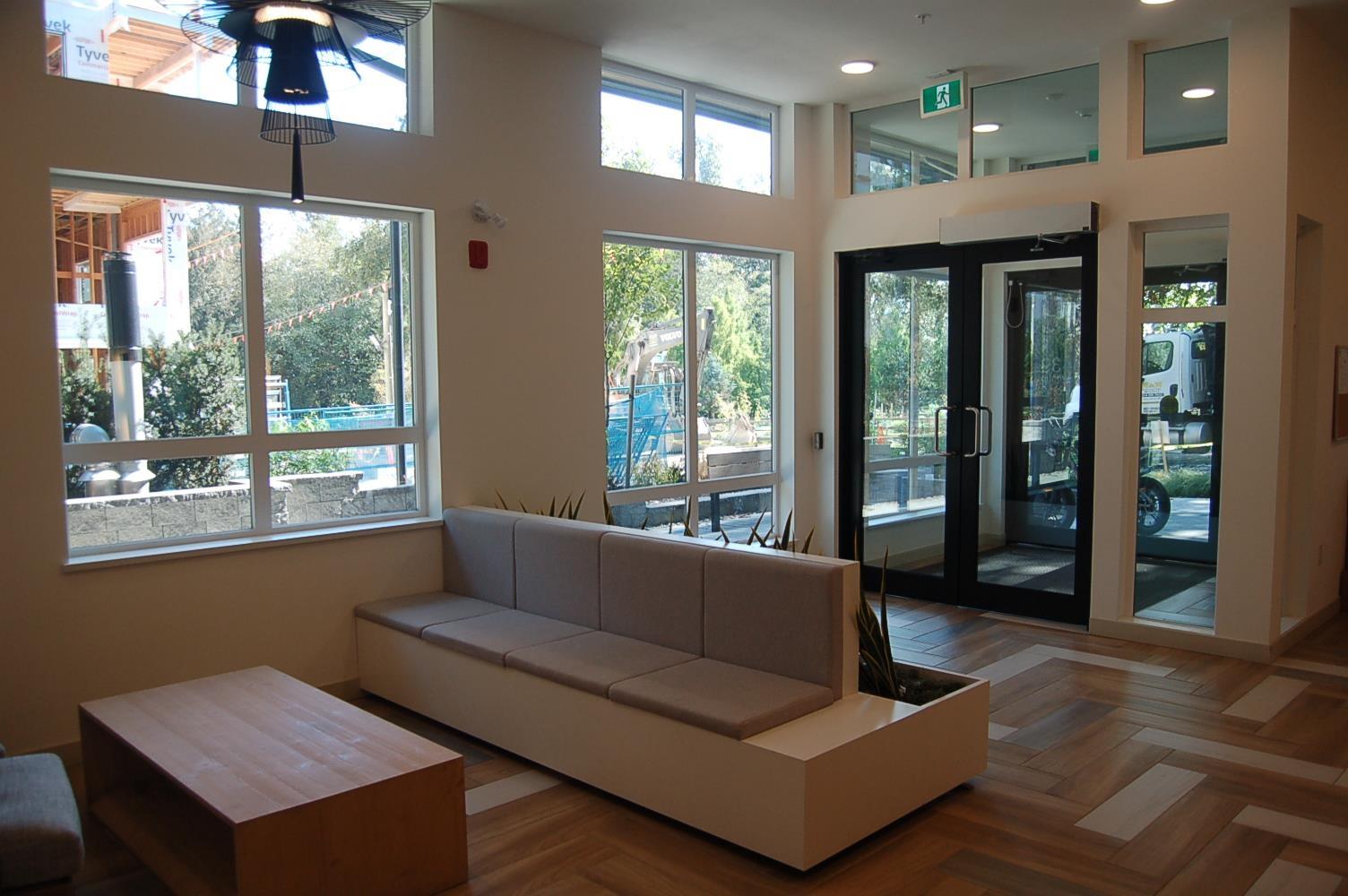 611 13439 94a Avenue, Surrey, British Columbia V3V 0G9 - Photo 2 - R3051115