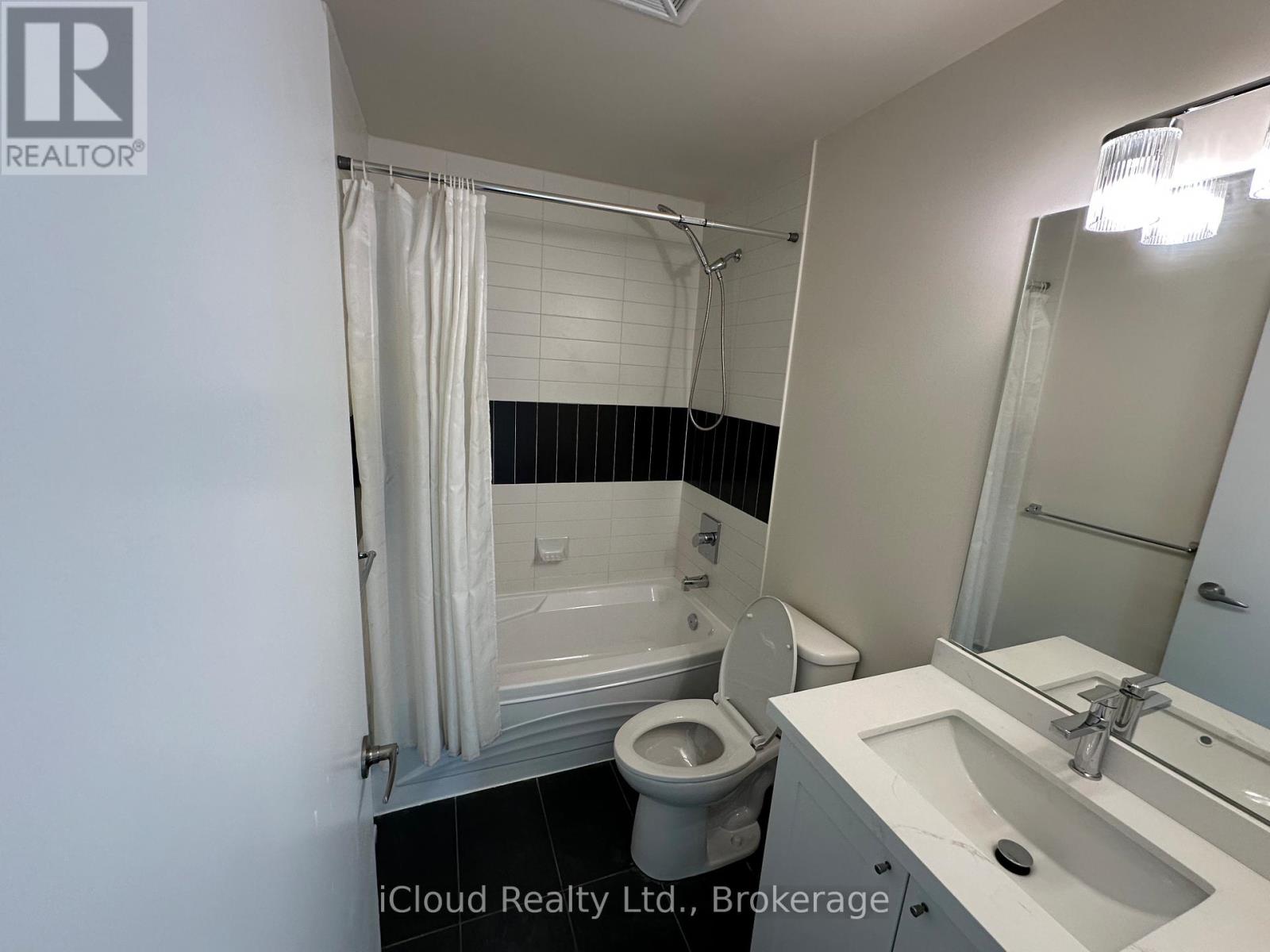 3204 - 4070 Confederation Parkway, Mississauga, Ontario  L5B 0E9 - Photo 5 - W12587346