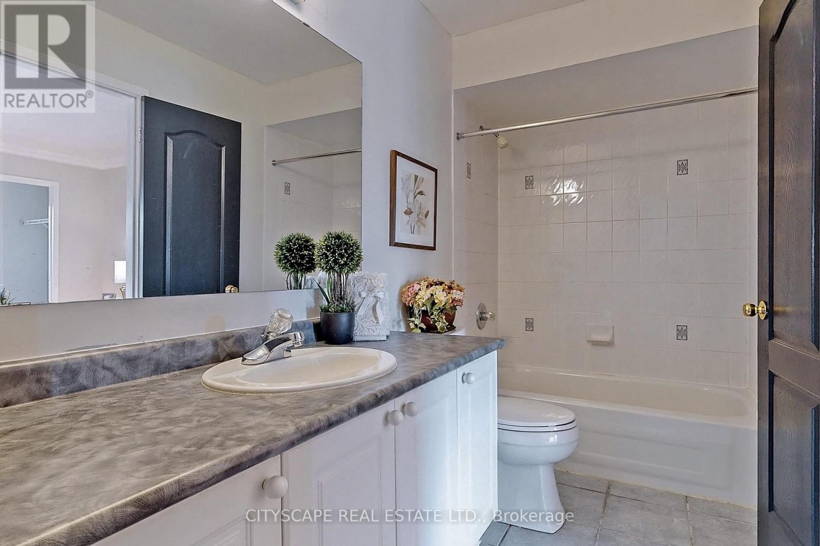 Upper - 343 Wildgrass Road, Mississauga, Ontario  L5B 4H1 - Photo 18 - W12587362