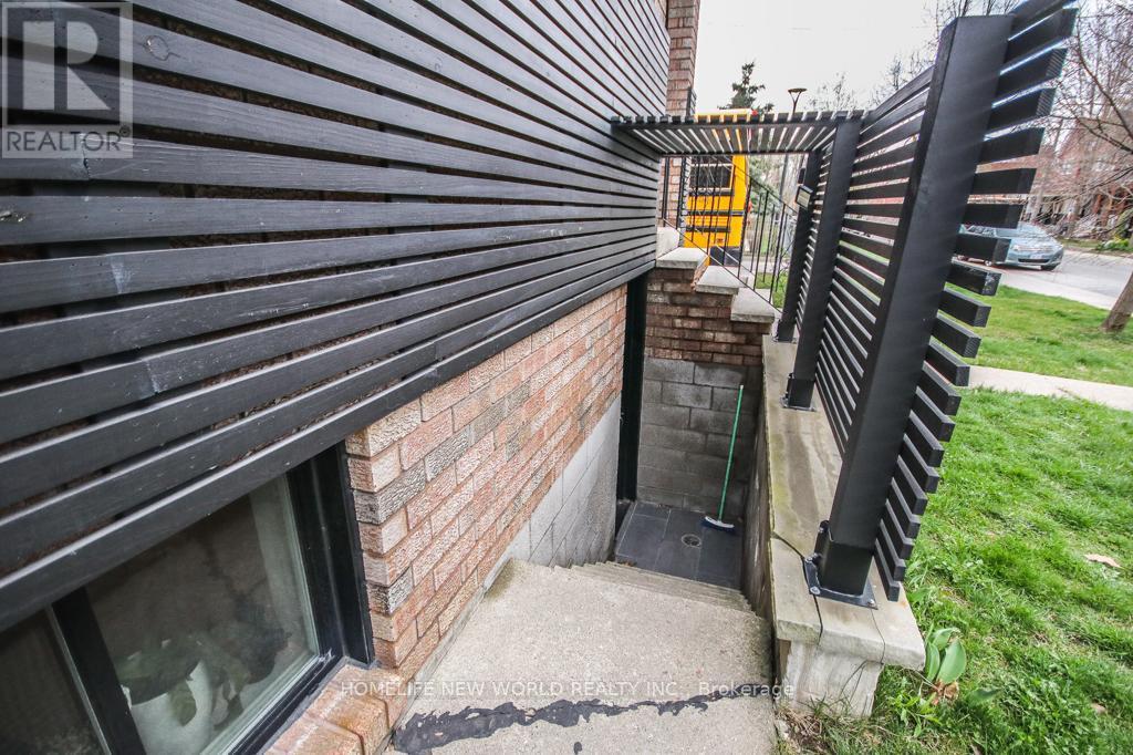 Lower - 679 Gladstone Avenue, Toronto, Ontario  M6H 3J5 - Photo 17 - W12587364