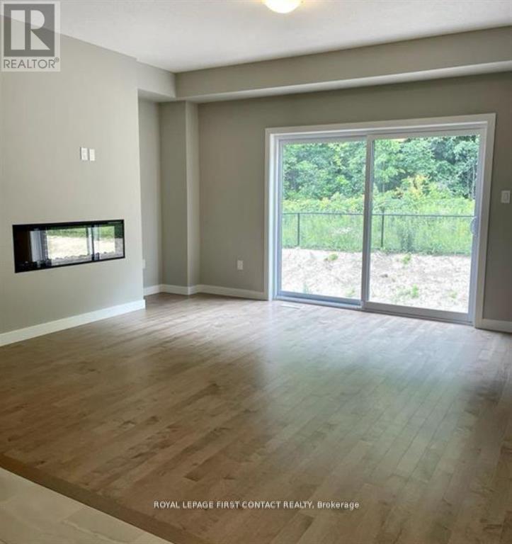 924 Robert Ferrie Drive, Kitchener, Ontario  N2R 1P2 - Photo 4 - X12587338