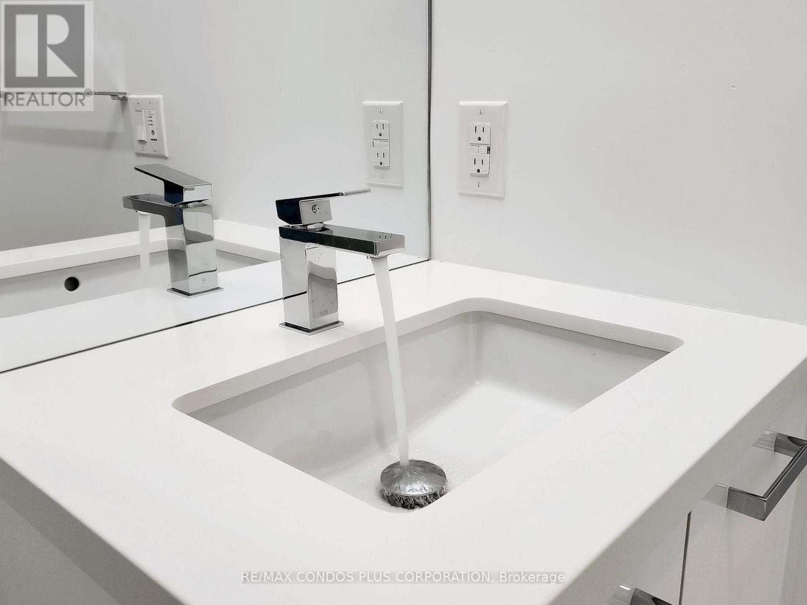 1206 - 195 Mccaul Street, Toronto, Ontario  M5T 0E5 - Photo 15 - C12587386