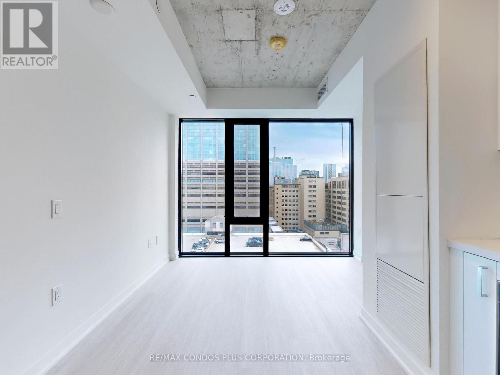 1206 - 195 Mccaul Street, Toronto, Ontario  M5T 0E5 - Photo 4 - C12587386