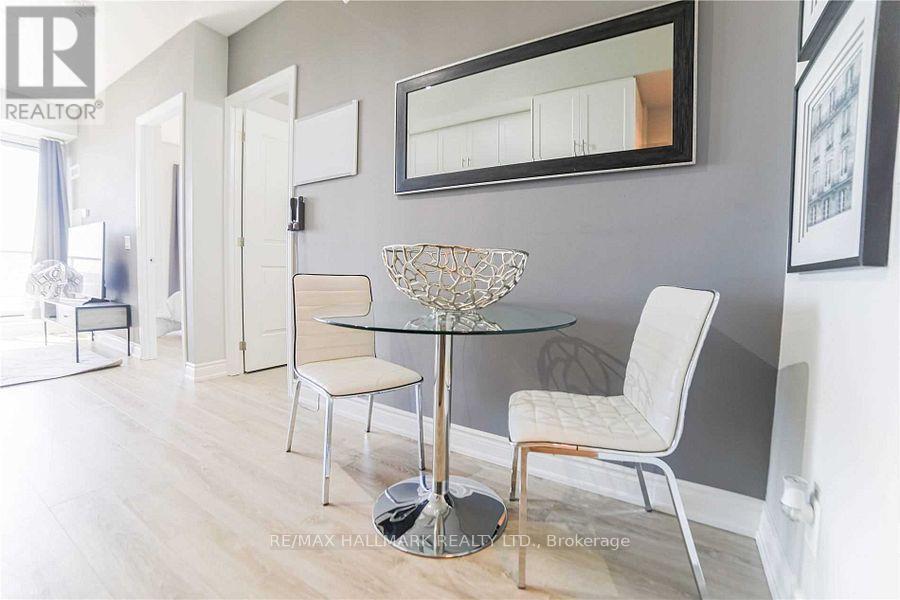 1015 - 9618 Yonge Street, Richmond Hill, Ontario  L4C 0X5 - Photo 4 - N12587382