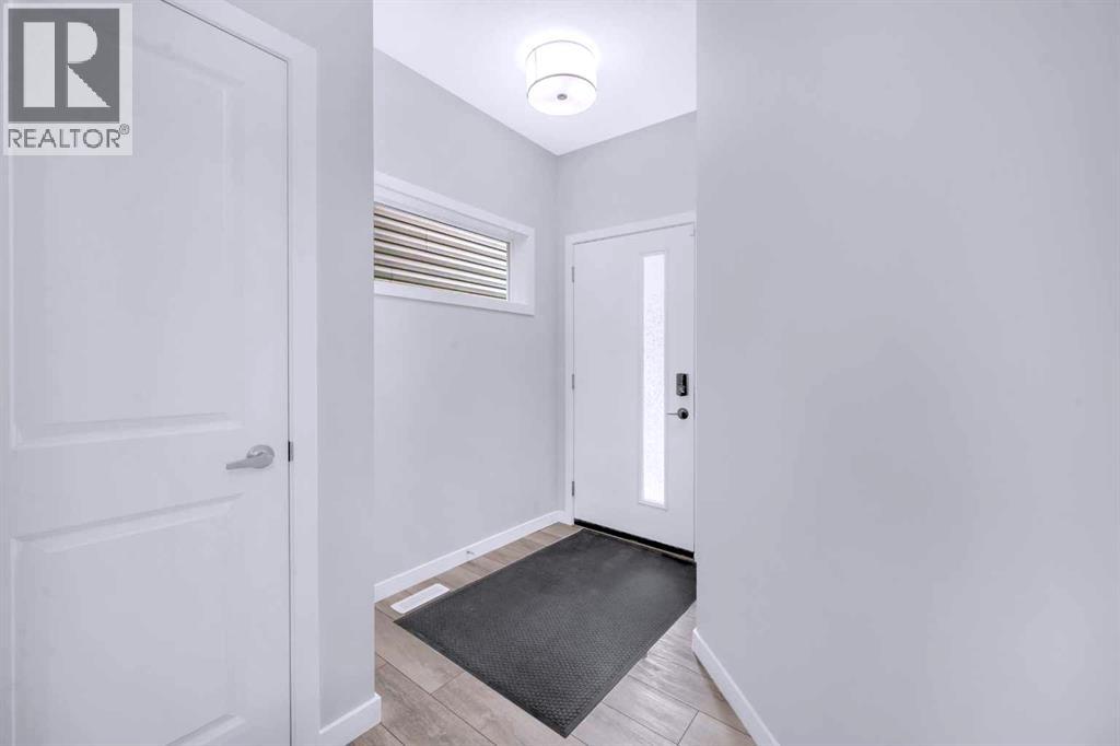 154 Silver Spruce Grove Sw, Calgary, Alberta  T2X 5M2 - Photo 2 - A2271694