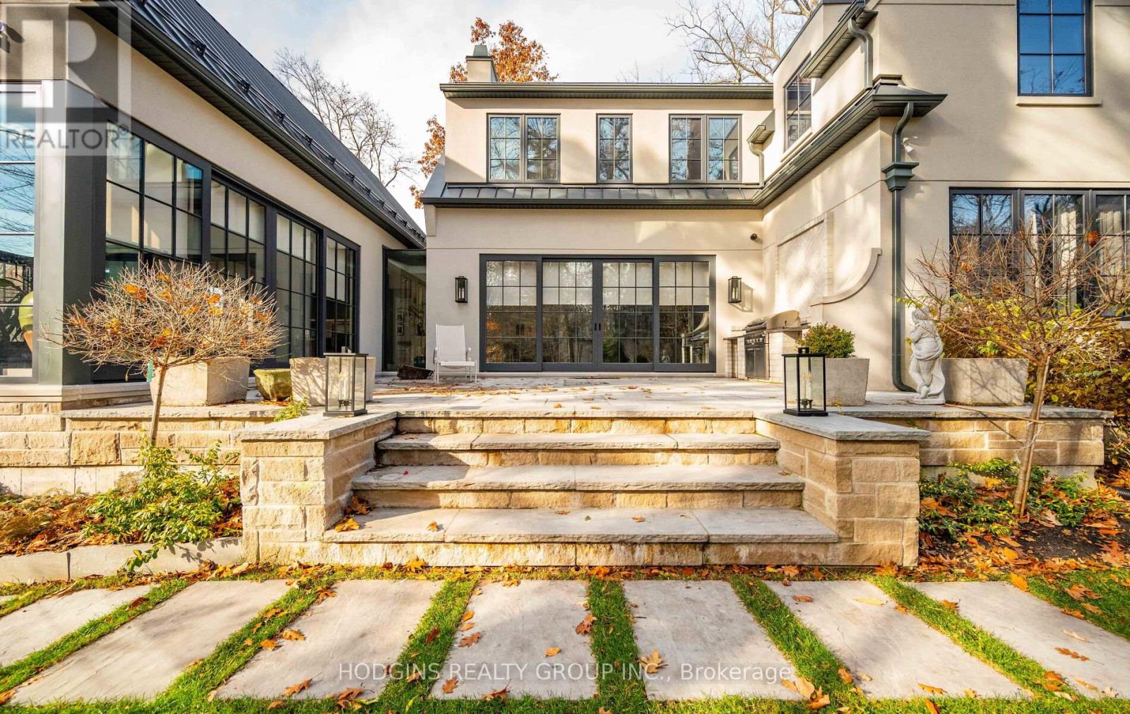 238 Mineola Road W, Mississauga, Ontario  L5G 2C9 - Photo 4 - W12573258