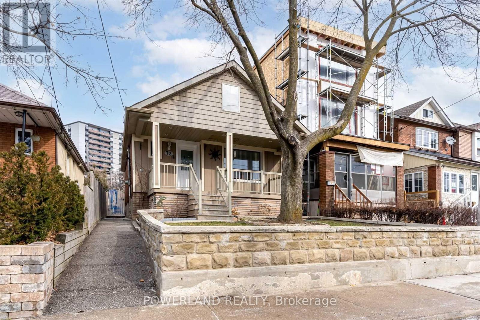 72 CORBETT AVENUE, Toronto, Ontario