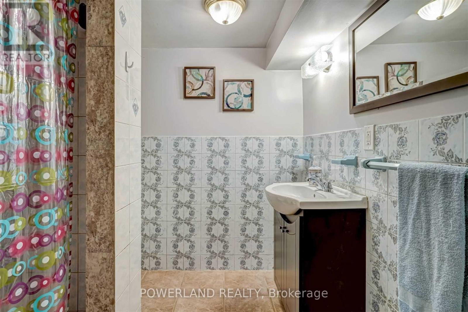 72 Corbett Avenue, Toronto, Ontario  M6N 1V1 - Photo 10 - W12587402