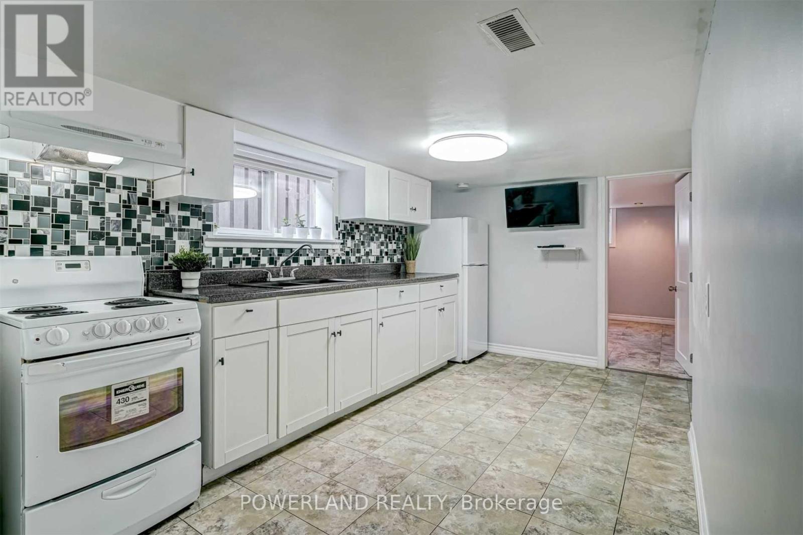 72 Corbett Avenue, Toronto, Ontario  M6N 1V1 - Photo 3 - W12587402