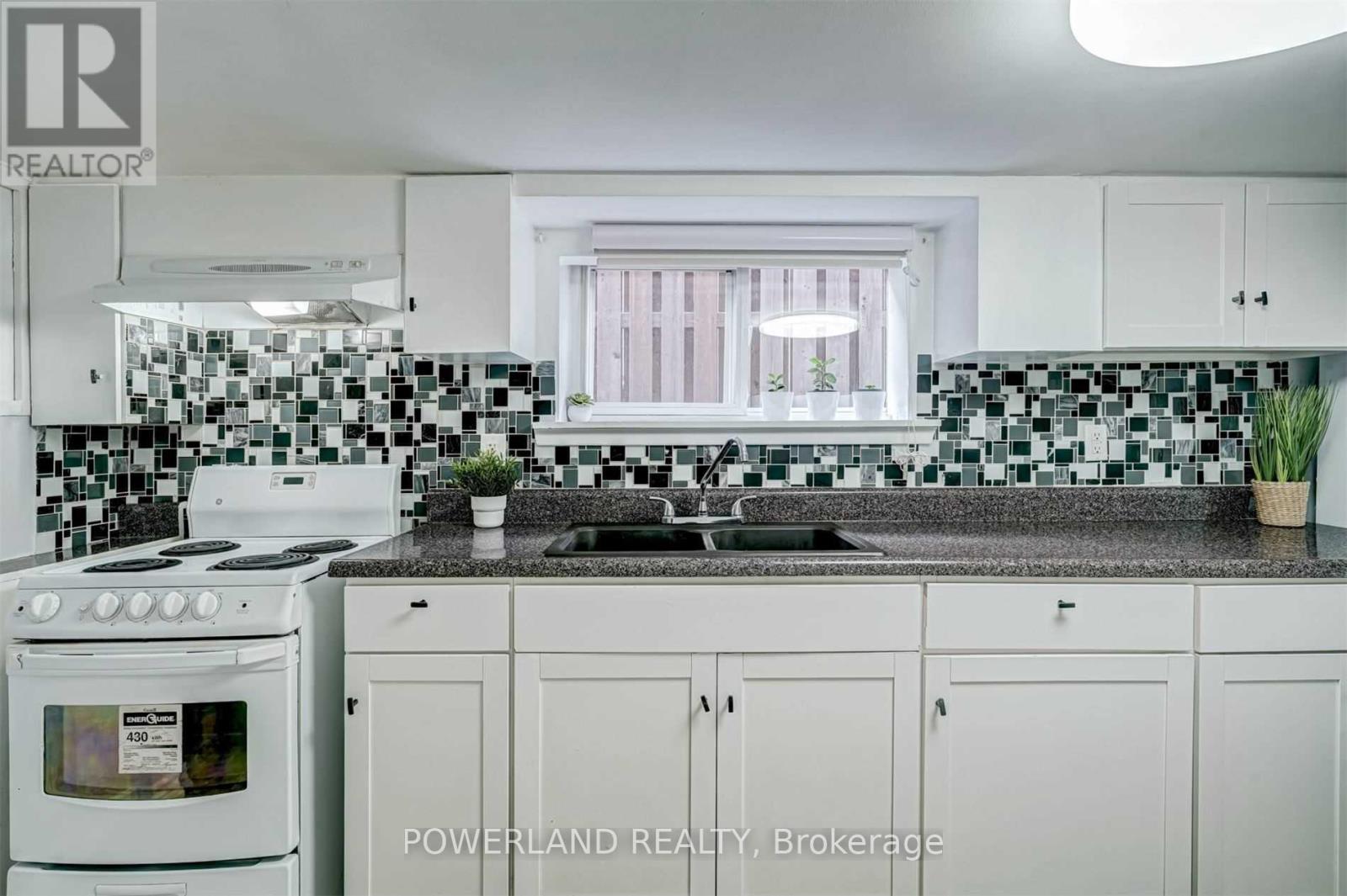 72 Corbett Avenue, Toronto, Ontario  M6N 1V1 - Photo 5 - W12587402