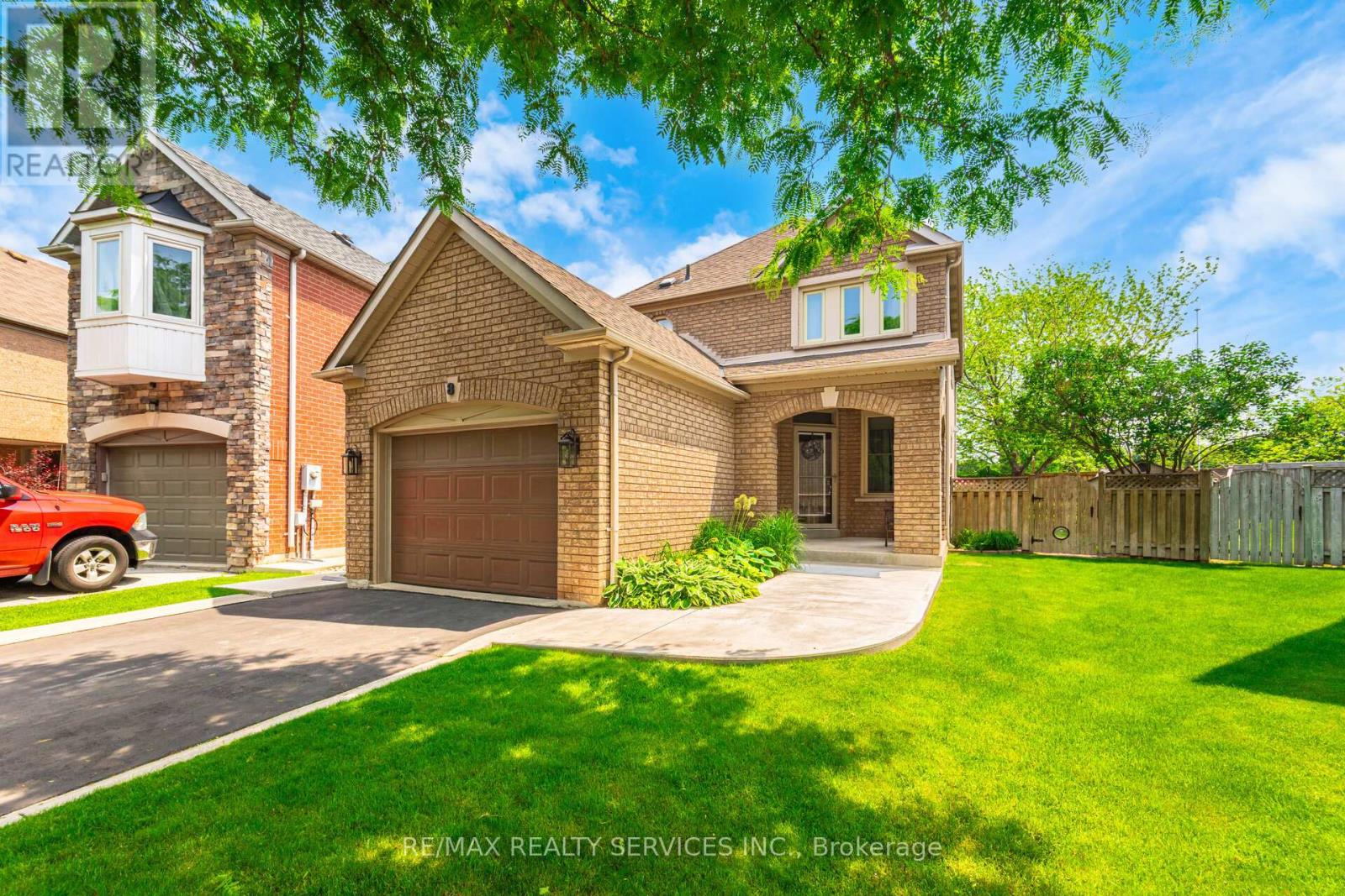 8 INWOOD PLACE, brampton (sandringham-wellington), Ontario