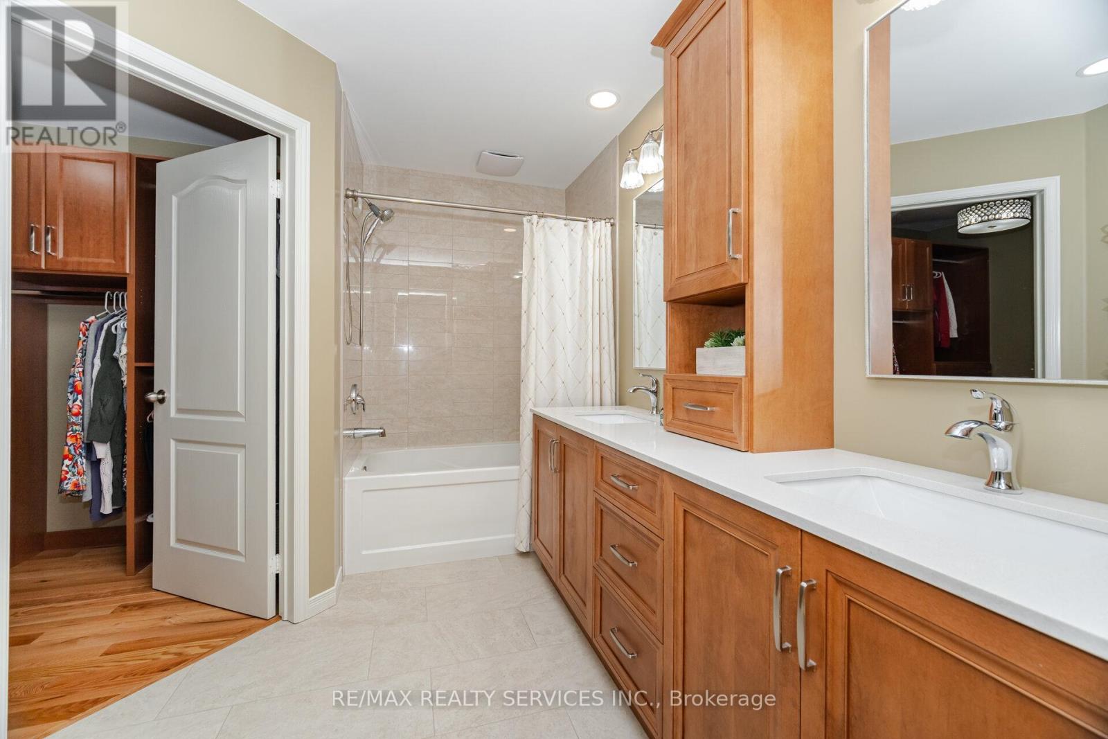 8 Inwood Place, Brampton (Sandringham-Wellington), Ontario  L6R 1T2 - Photo 20 - W12587412