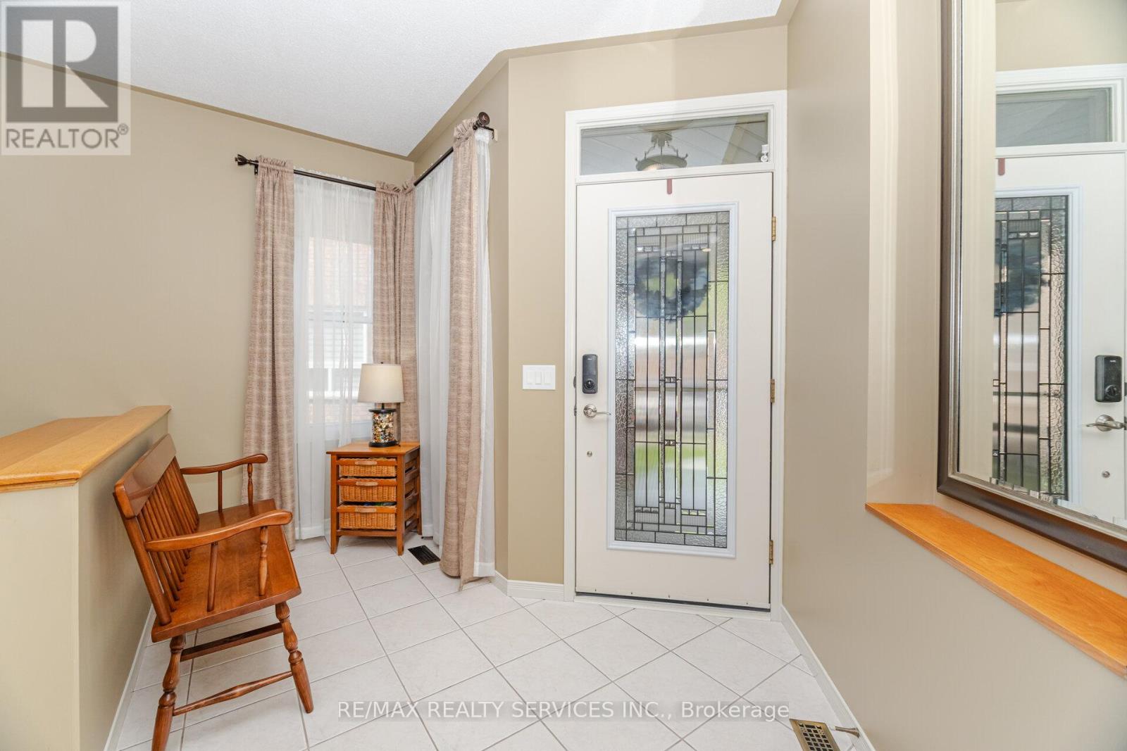 8 Inwood Place, Brampton (Sandringham-Wellington), Ontario  L6R 1T2 - Photo 4 - W12587412