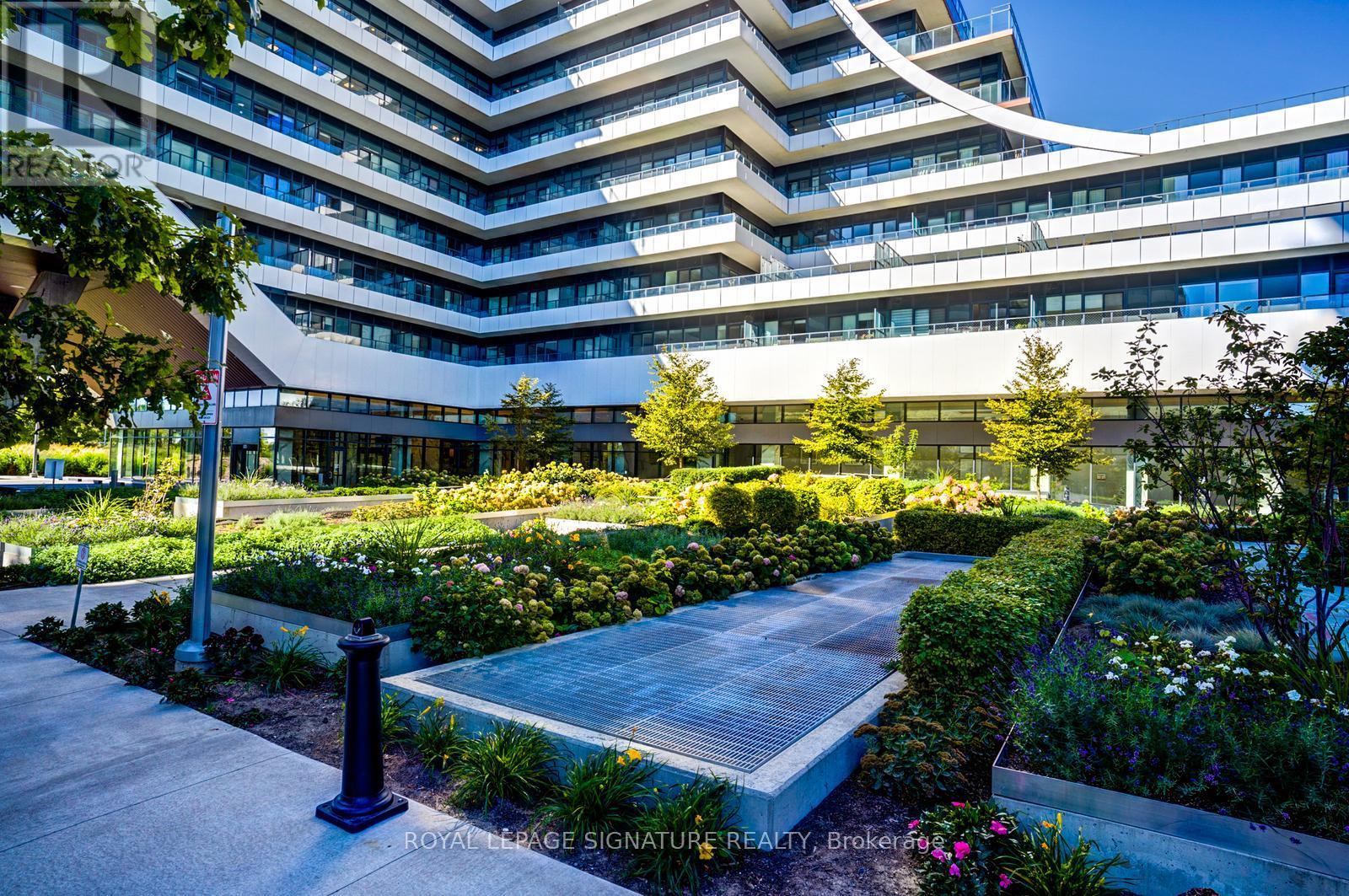 Lph05a - 30 Shore Breeze Drive, Toronto, Ontario M8V 0J1 - Photo 3 - W12587414